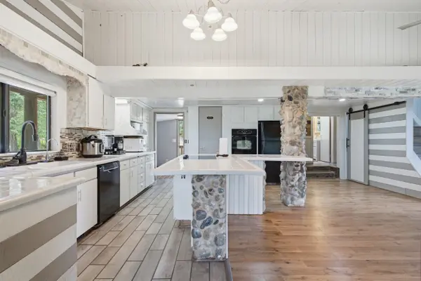 11710 S Starr Rd, Rockford, WA 99030