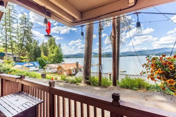 22807 E Park Beach Rd, Newman Lake, WA 99025