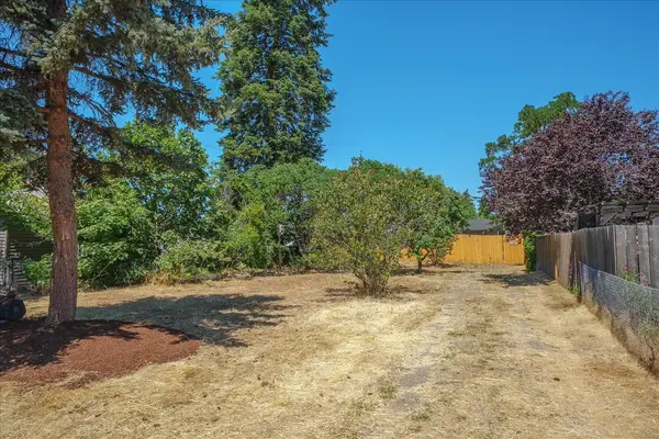 2203 E Glass Ave, Spokane, WA 99207