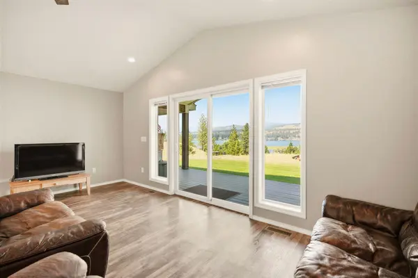 18511 N Sportsmans Paradise Ln, Nine Mile Falls, WA 99026