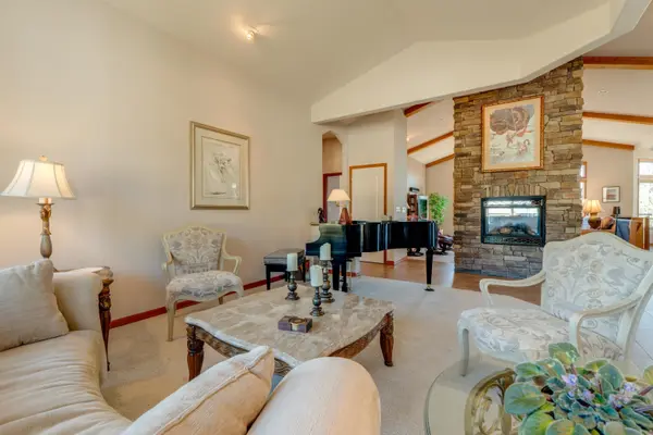 6708 E Matthew Ln, Chattaroy, WA 99003