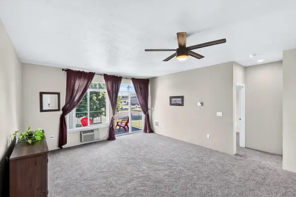 22855 E Country Vista Dr #372, Liberty Lake, WA 99019