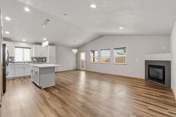 625 E Canterbury Ln, Colbert, WA 99005