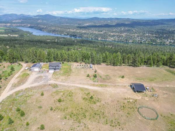 13616 W Pine Bluff Rd, Nine Mile Falls, WA 99026