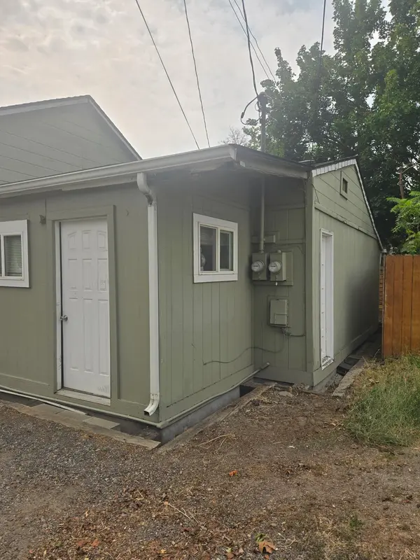 3015 & 3015 1/2 N Post St, Spokane, WA 99205