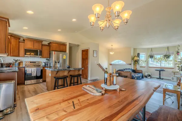 9806 E Hoffman Ct, Spokane, WA 99206