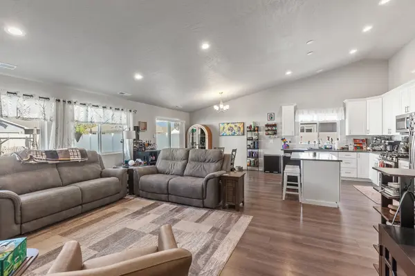 418 N Arc Ct, Spokane Valley, WA 99016