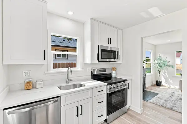 1228 E Garland Ave, Spokane, WA 99207