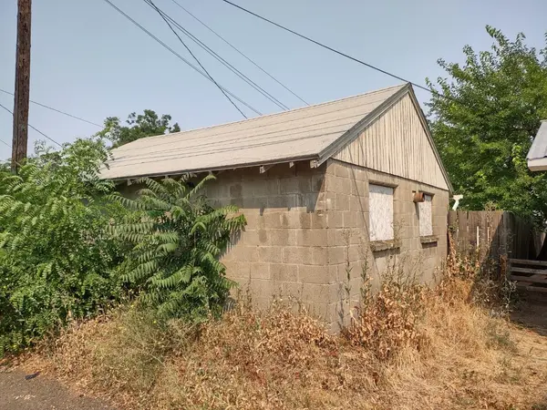1012 E Indiana Ave, Spokane, WA 99207