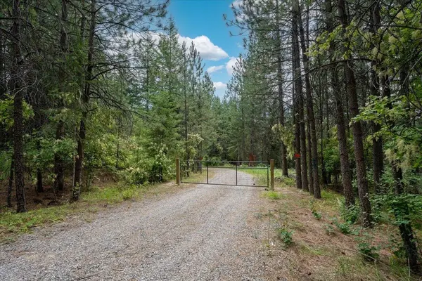 28420 N Thunderhill Ln, Chattaroy, WA 99003