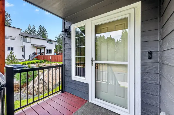 806 E Canterbury Ln, Colbert, WA 99005