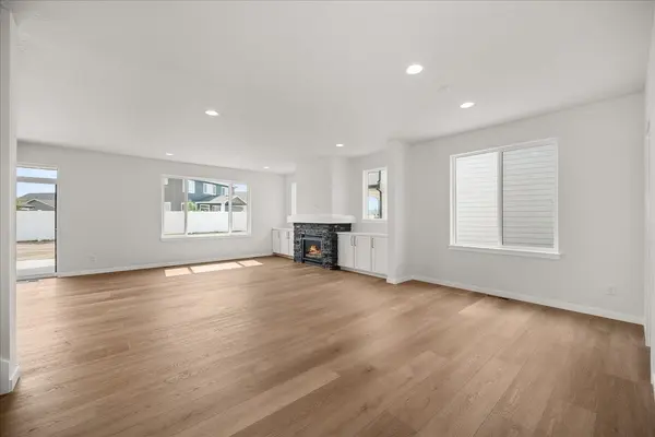 12242 N VALENCIA Ave, Spokane, WA 99218