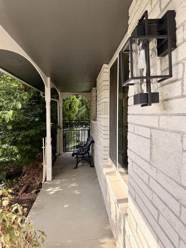 9924 N Woodridge Dr, Spokane, WA 99208