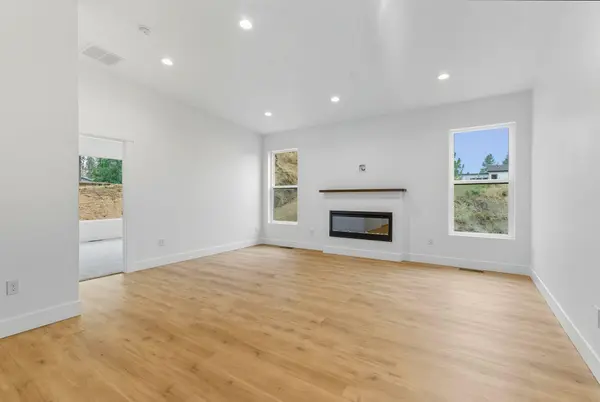 3734 E Nyberg Ln ##14, Mead, WA 99021