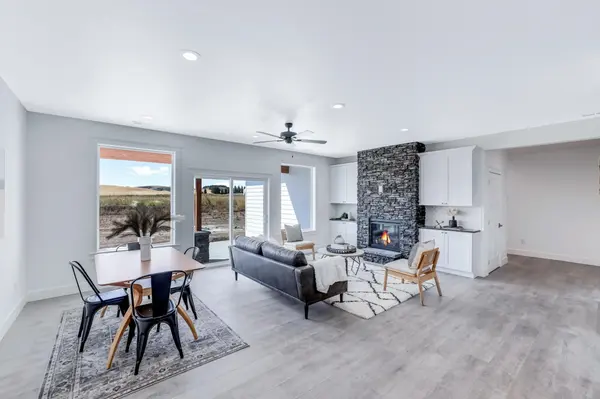 635 E Summit St, Reardan, WA 99029