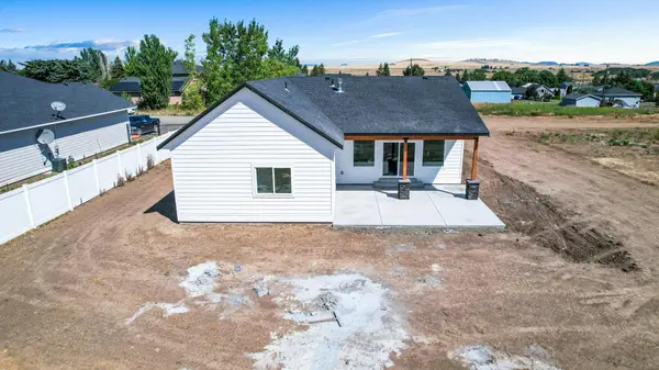 635 E Summit St, Reardan, WA 99029