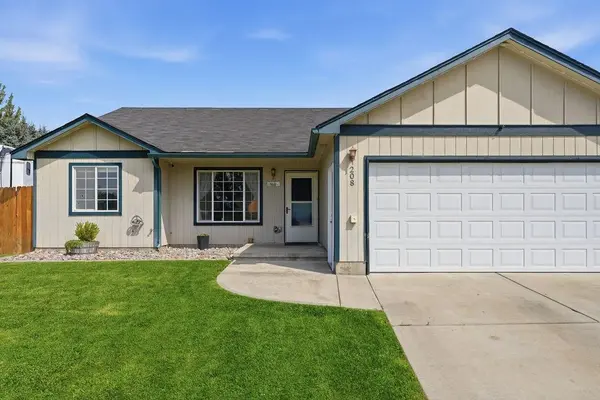 208 N Armstrong Ct, Deer Park, WA 99006