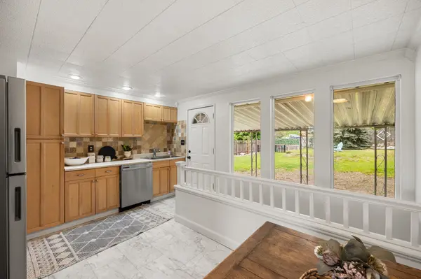 6020 N Douglas Dr, Spokane, WA 99205