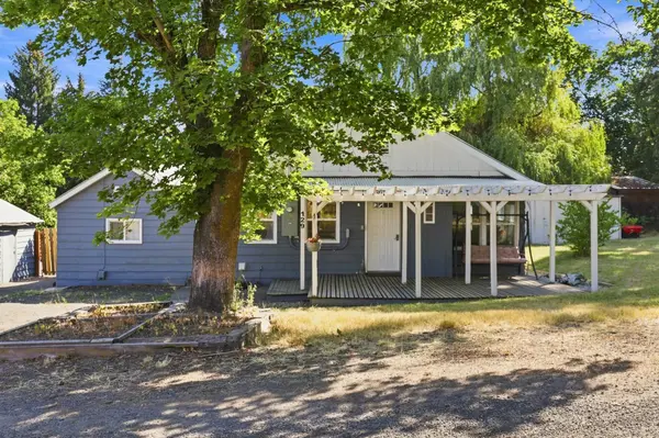129 S Pine St, Rockford, WA 99030