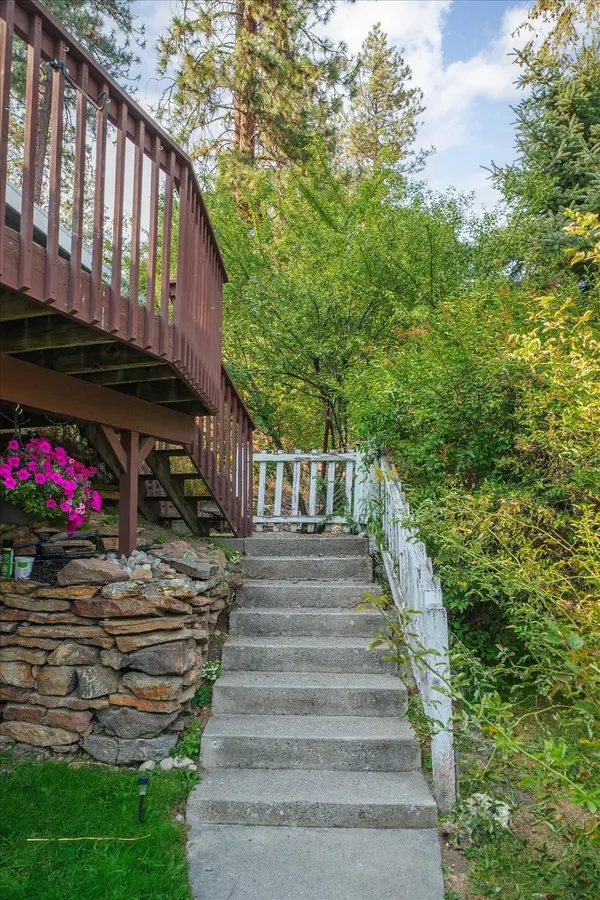 1426 S McHenry Dr, Liberty Lake, WA 99010