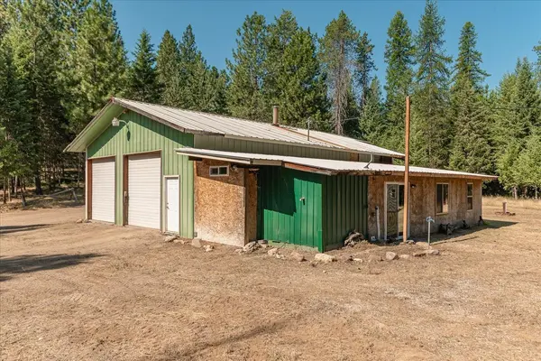 4227 Lyon and Moss Rd, Loon Lake, WA 99148
