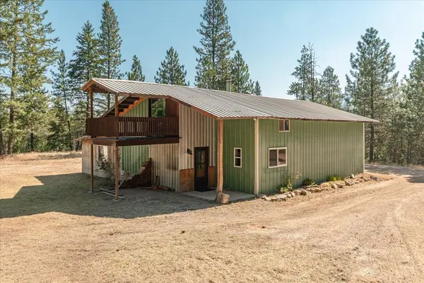 4227 Lyon and Moss Rd, Loon Lake, WA 99148