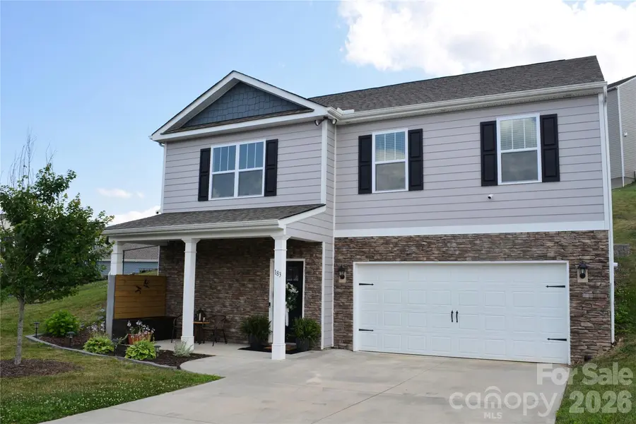 183 Marathon LN, Candler, NC 28715