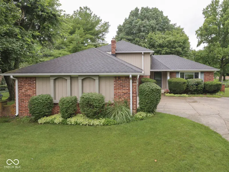 388 Leaning Tree RD, Greenwood, IN 46142