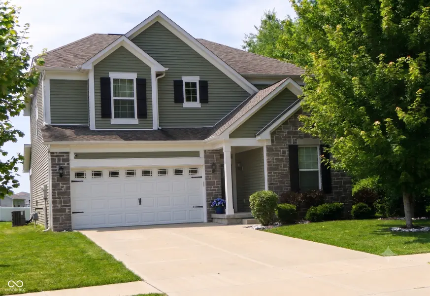9185 Yvette DR, Avon, IN 46123