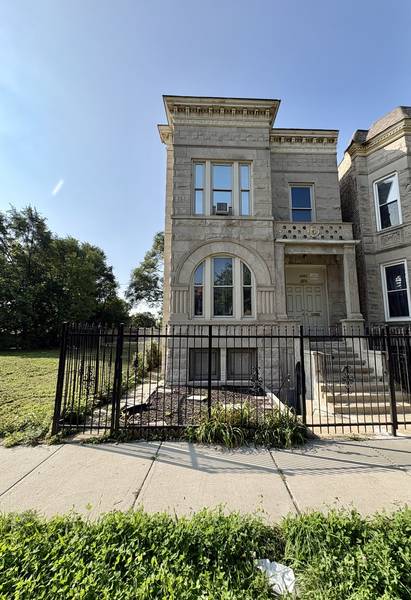 4051 W Monroe ST, Chicago, IL 60624