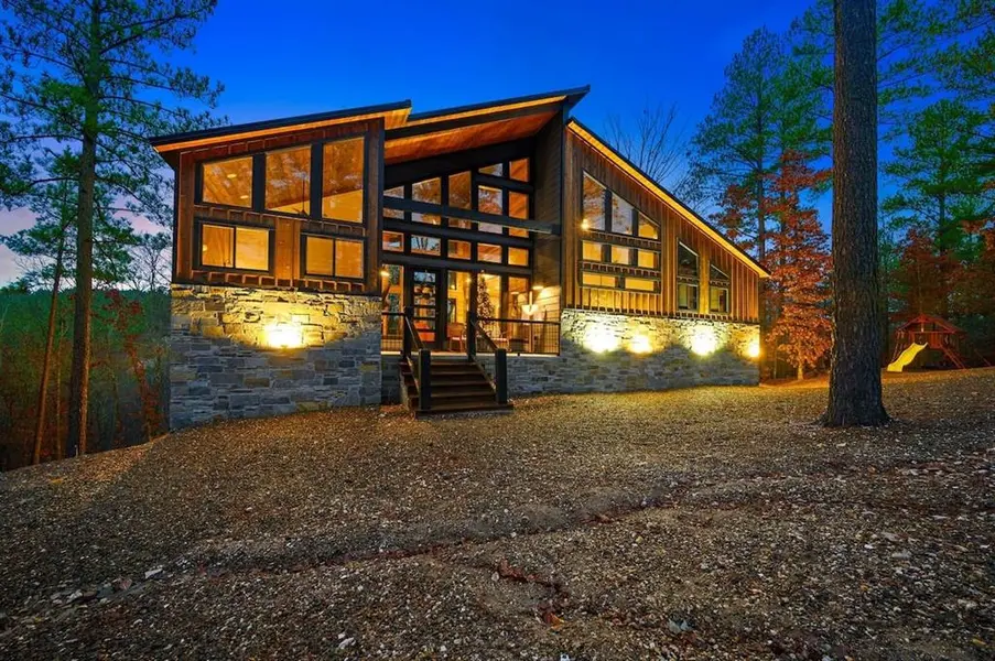 413 W Eagle Mountain TRL, Broken Bow, OK 74728
