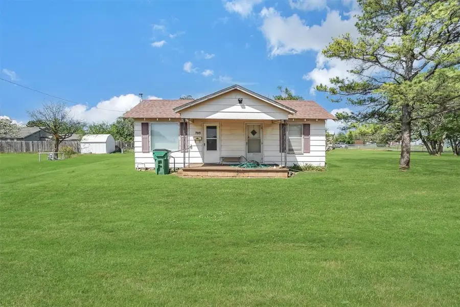 705 E Cleveland ST, Mangum, OK 73554