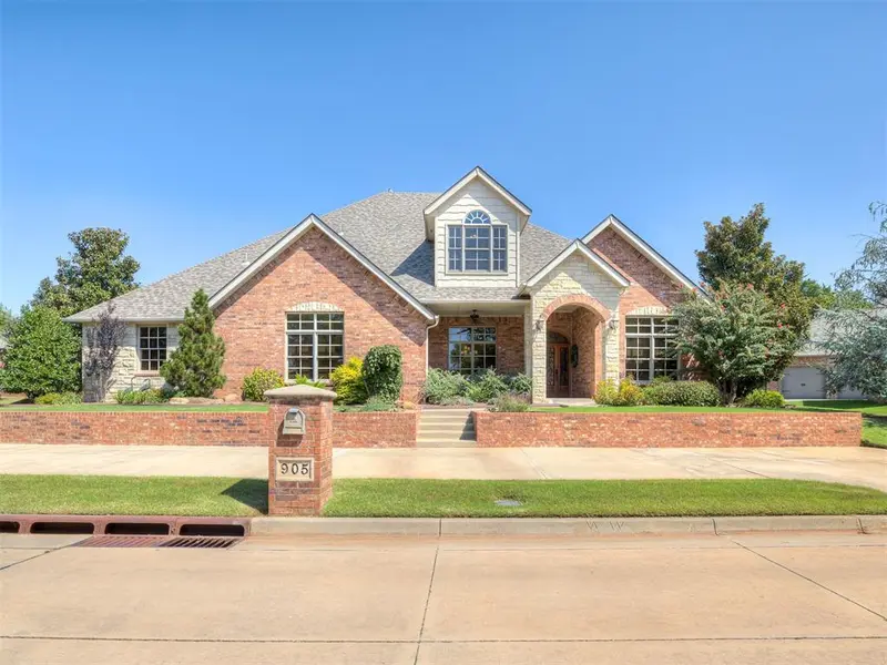 905 Stone Creek BLVD, Yukon, OK 73099