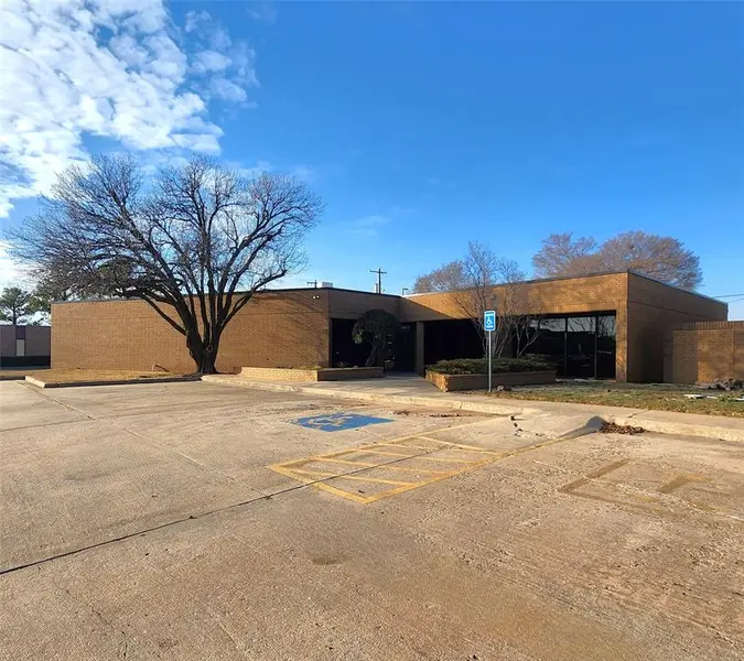 2033 Heritage Park DR, Oklahoma City, OK 73120