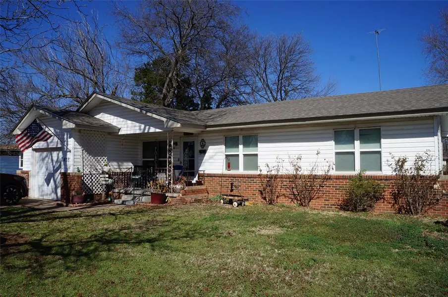 418 N Garrett AVE, Lindsay, OK 73052