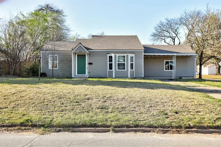 1427 W Chickasha AVE, Chickasha, OK 73018