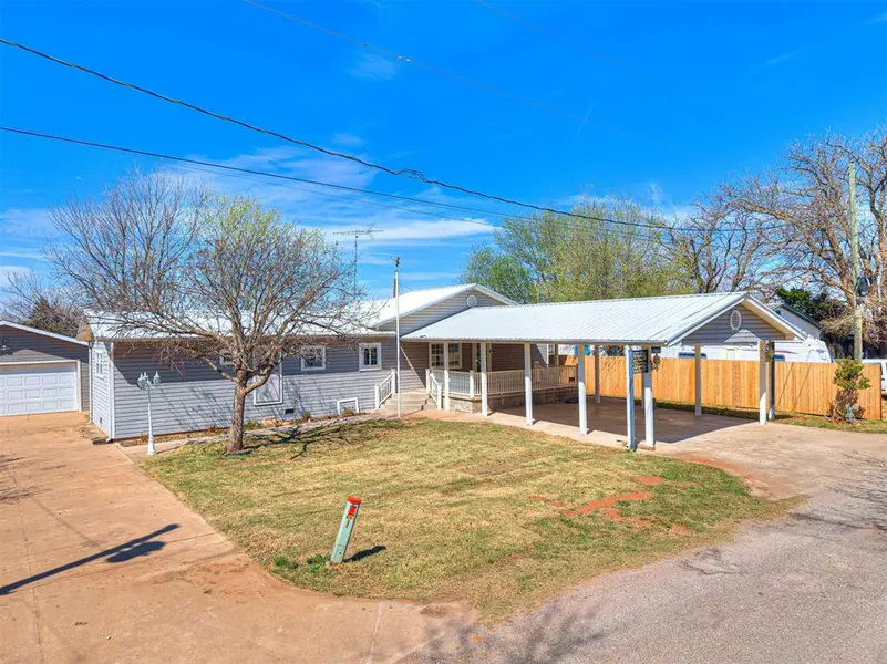 218 Meadowlark LN, Fort Cobb, OK 73038