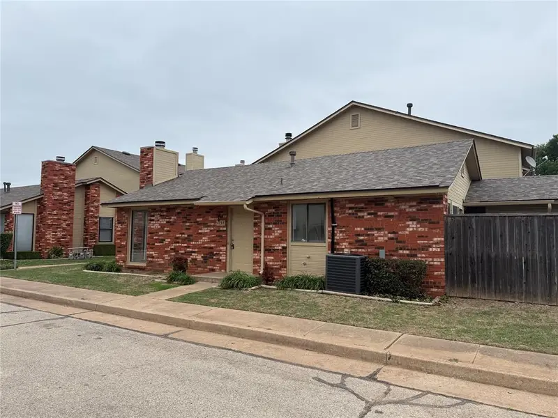 1113 Sequoyah ST #F, Edmond, OK 73003