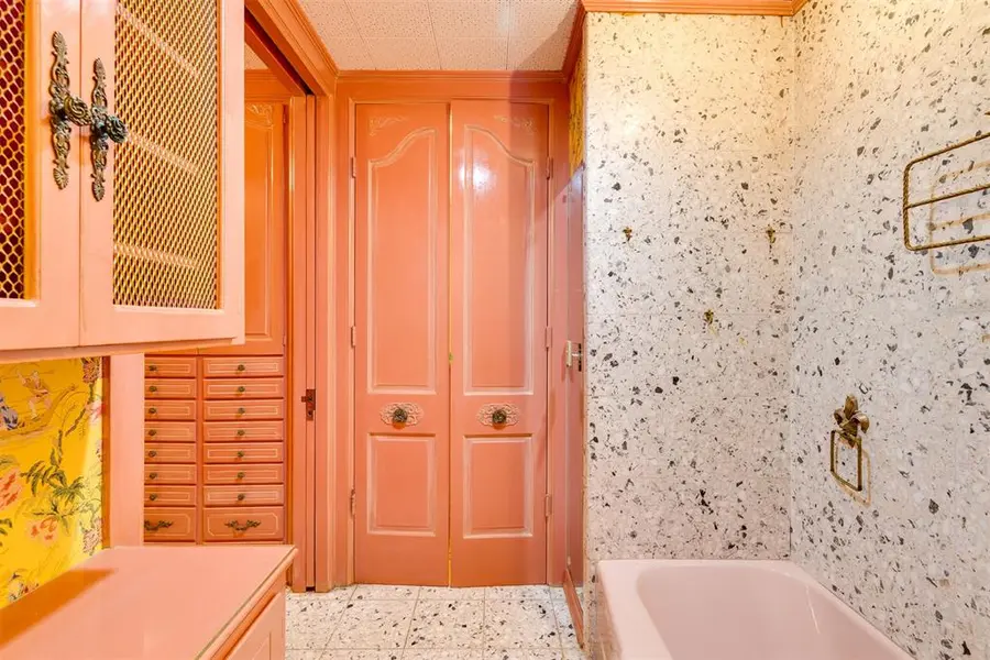 7104 Brentwood RD, Nichols Hills, OK 73116