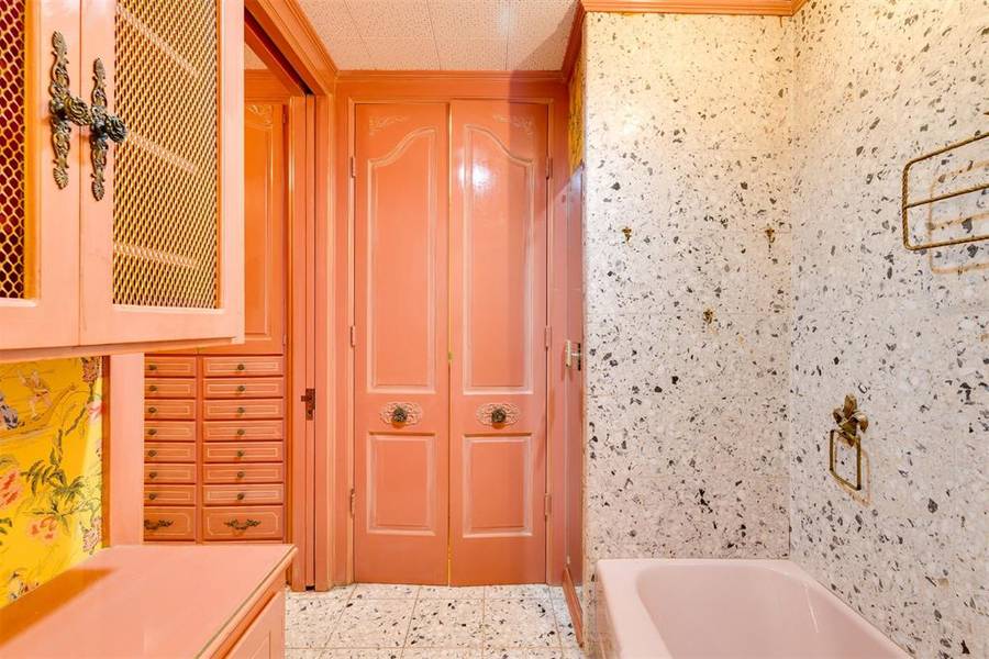 7104 Brentwood RD, Nichols Hills, OK 73116