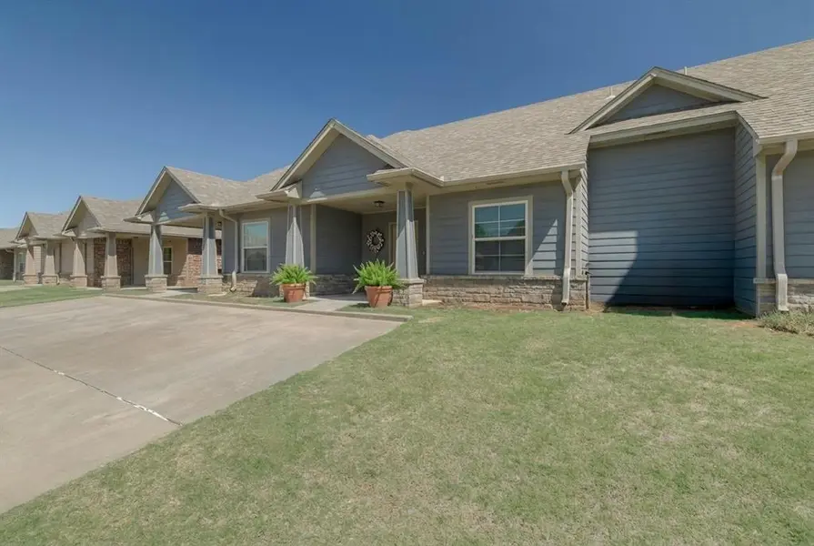 909 SW 92nd ST, Oklahoma City, OK 73139