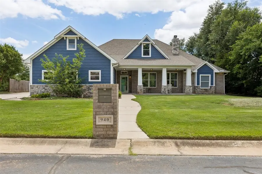 940 NW 35th ST, Moore, OK 73160