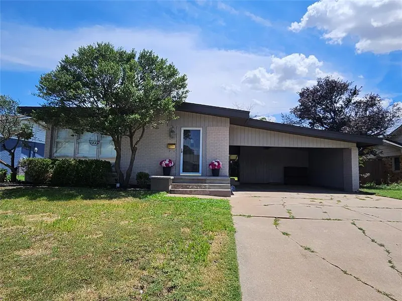 106 Cameron DR, Altus, OK 73521