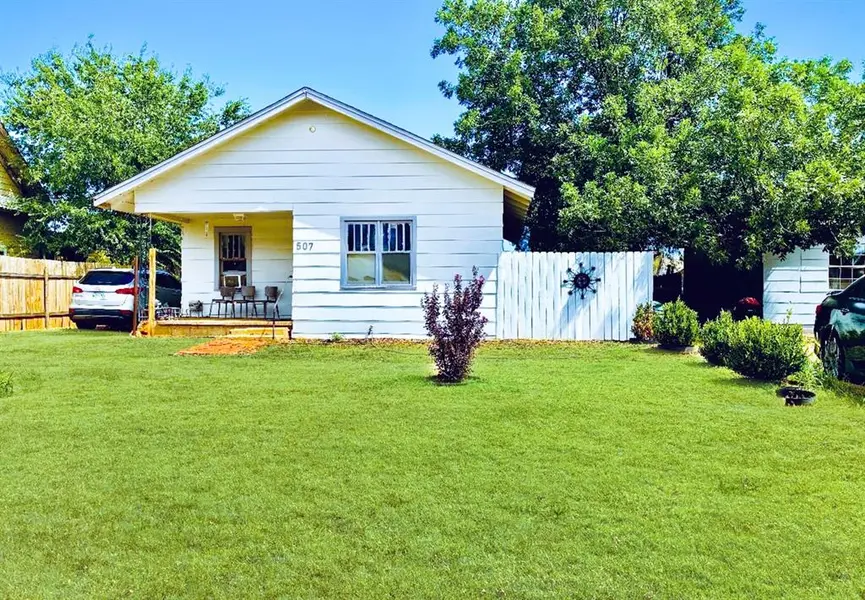 507 W Cypress ST, Altus, OK 73521