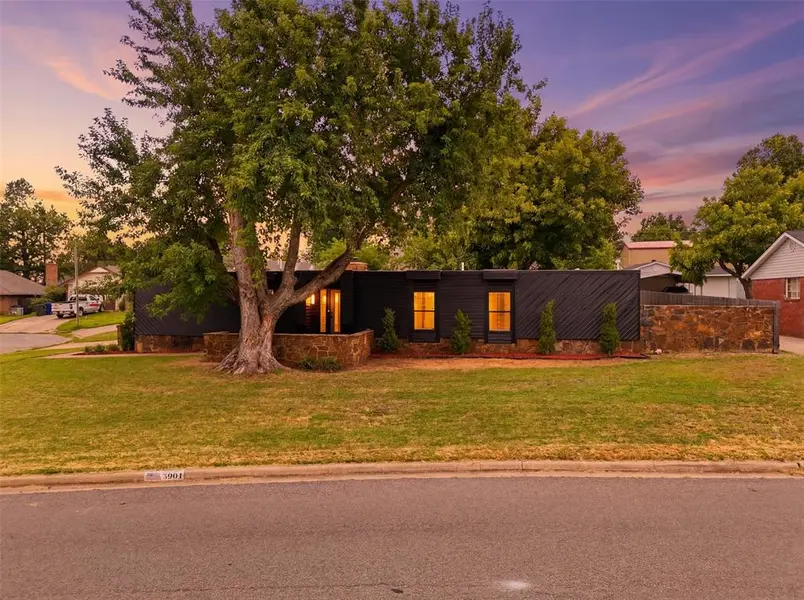 2904 Robin RD, Midwest City, OK 73110