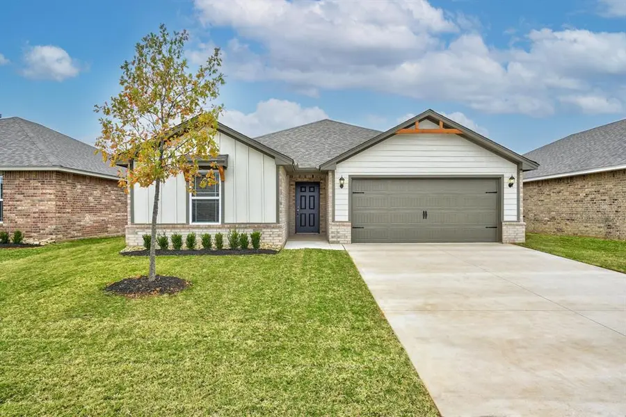 1904 Palmatum RD, El Reno, OK 73036