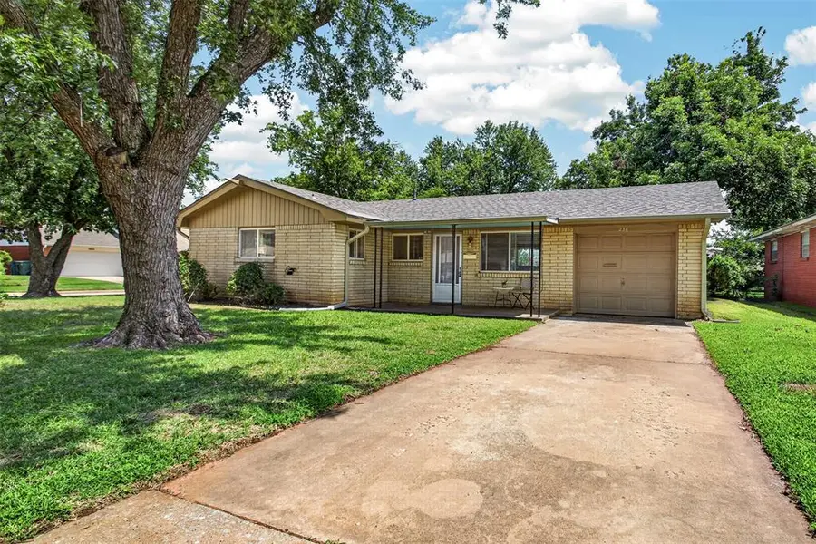 236 Southern PL, Edmond, OK 73013
