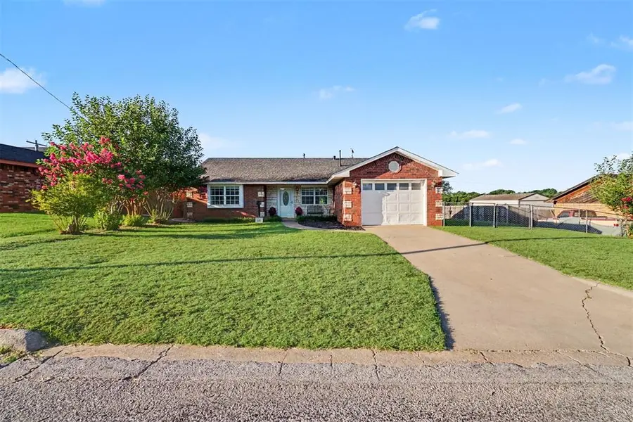 132 Florence DR, Cordell, OK 73632
