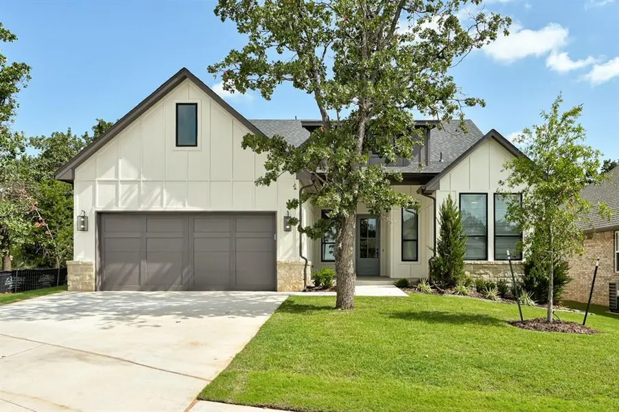 3349 Bourgogne ST, Edmond, OK 73034
