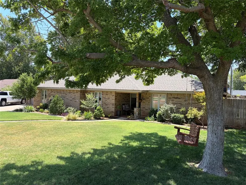 1510 W E AVE, Elk City, OK 73644